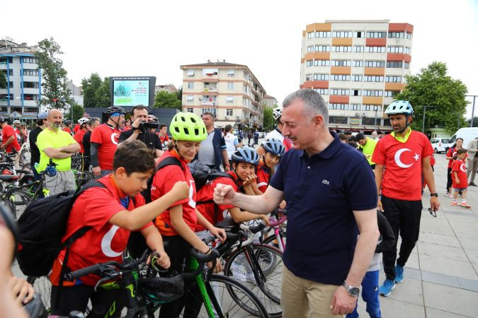 Kocaeli’de pedallar ‘Barış’ için çevrildi “19 Mayıs, umut ışığının yeniden yandığı gündür”