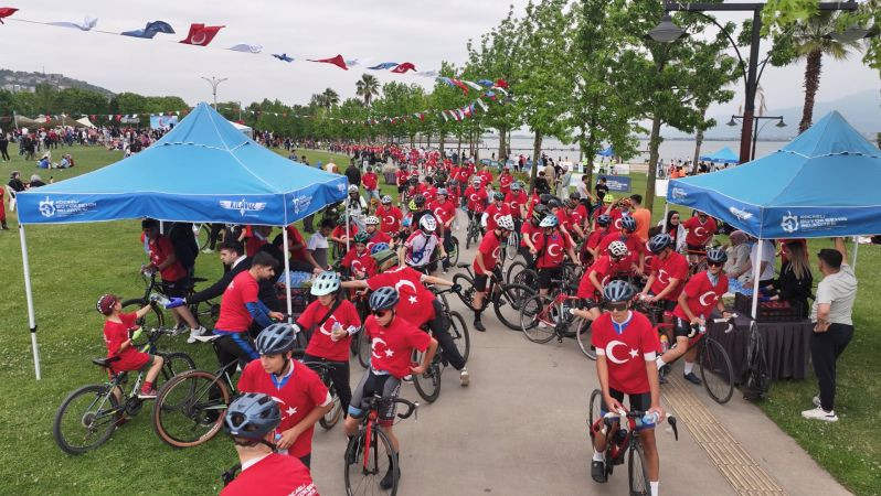 Kocaeli’de pedallar ‘Barış’ için çevrildi “19 Mayıs, umut ışığının yeniden yandığı gündür”