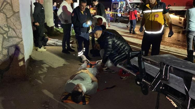 Kocaeli’de otomobil ile tır çarpıştı: 6 yaralı