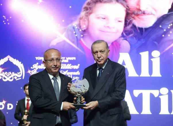 İzmitli vali ödül aldı!