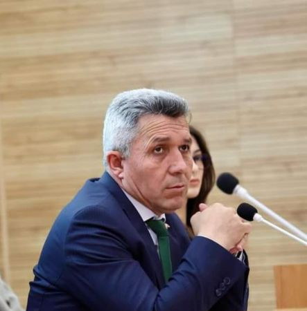 AKP’li başkan saçını boyattı