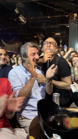 Haluk Levent Kocaeli’deki hayranını eliyle besledi