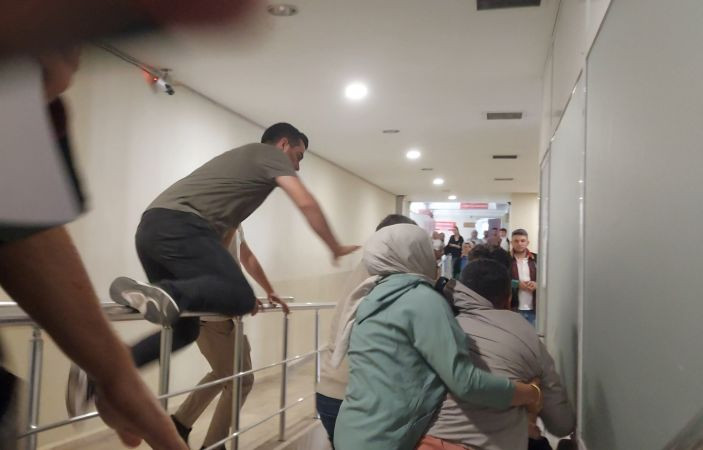 Adliye karıştı! Uyuşturucu sanıklarının aileleri tekme tokat birbirine girdi!