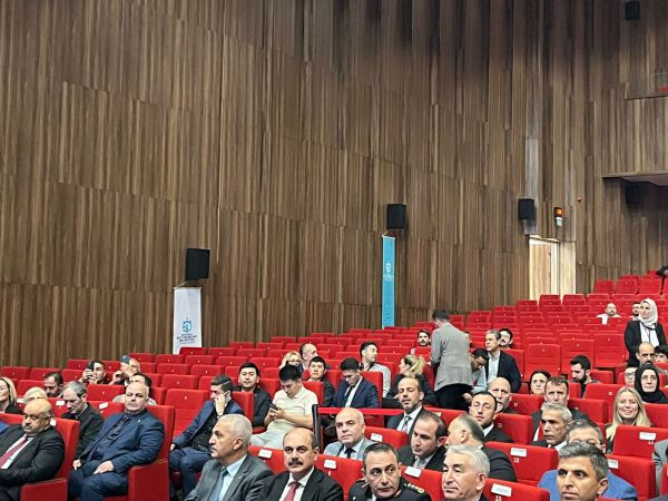 4 meslek odası bir salonu dolduramadı