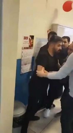 Veli sınıfı basıp, öğretmeni darp etmişti: 3 gözaltı