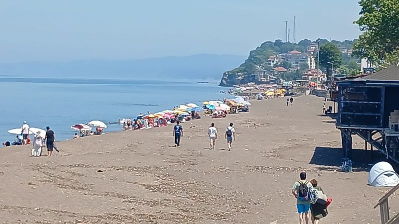 Düzce'de sınavdan çıkanlar plajları doldurdu