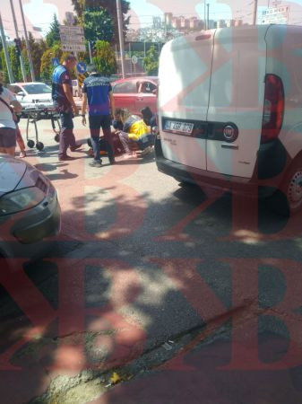 Doğu Kışla’da motosiklete otomobil çarptı