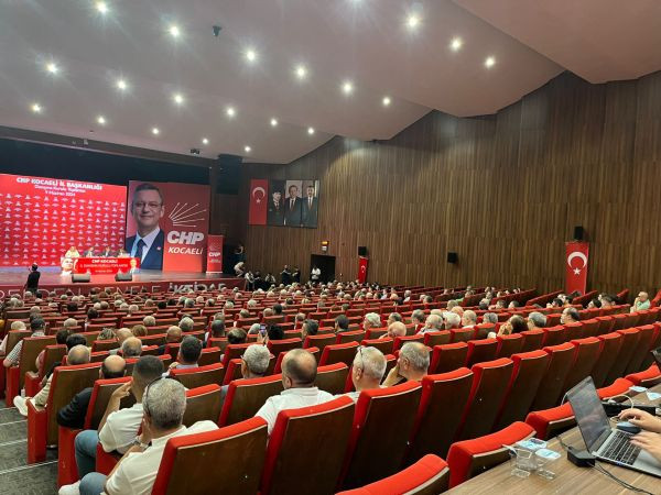 2 yıl aradan sonra, CHP’de coşkulu (!) danışma