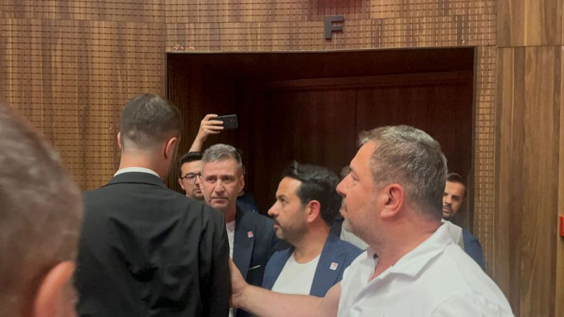 Berkay Yıldızlı, Caner Arduç’a saldırdı!