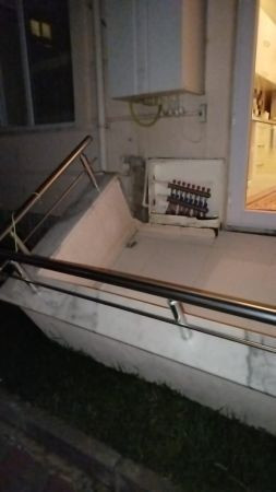 Kocaeli’de bir binanın balkonu çöktü!
