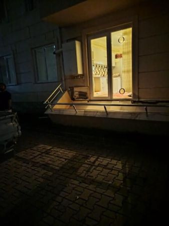 Kocaeli’de bir binanın balkonu çöktü!