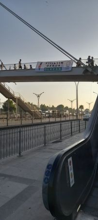 İzmit'teki köprülerde "Acil Ateşkes" pankartları!