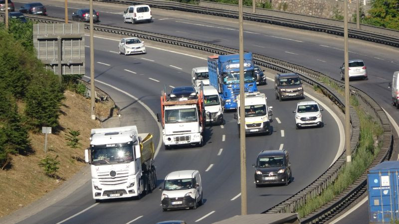 Otoyolda bayram dönüşleri sürüyor
