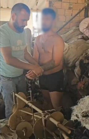 Aydın'da cezaevi firarisi çorap çuvalları arasında yakalandı