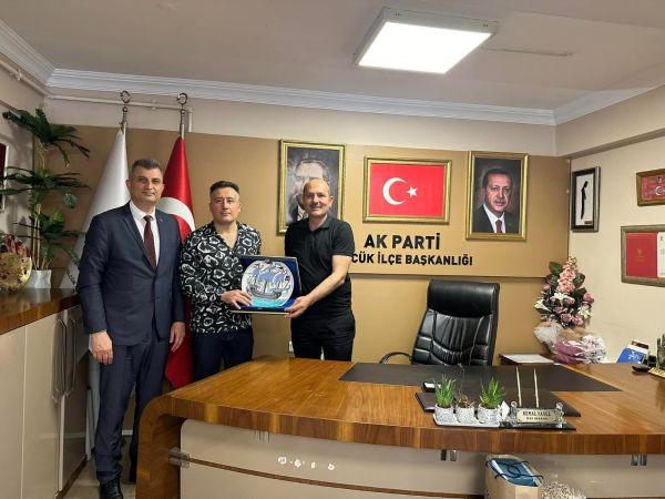 Gölcük'te başkanlar düşman çatlatıyor