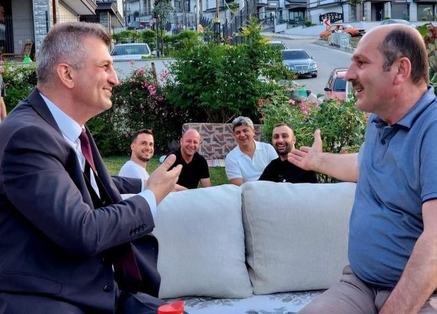 Gölcük'te başkanlar düşman çatlatıyor