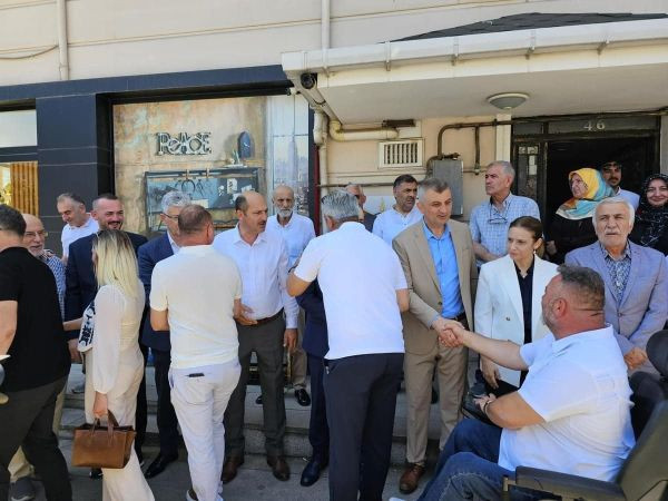 Gölcük'te başkanlar düşman çatlatıyor