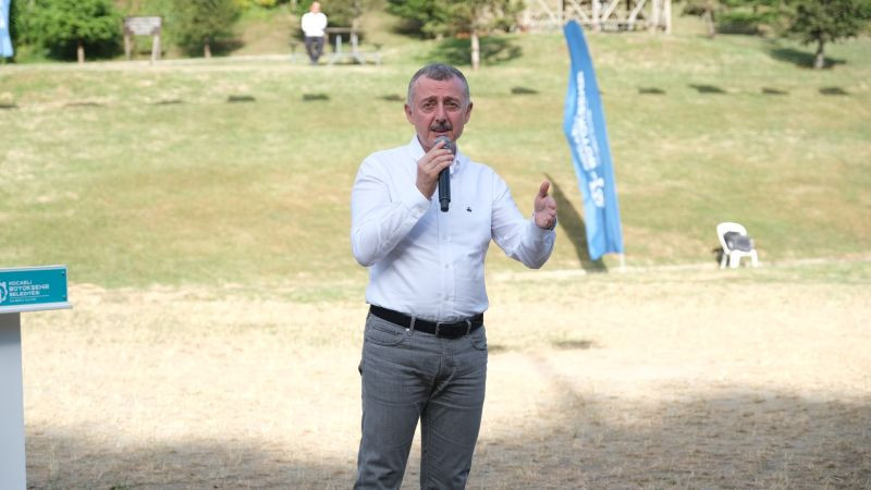 Büyükakın Uluslararası Öğrencilerin mezuniyetine katıldı