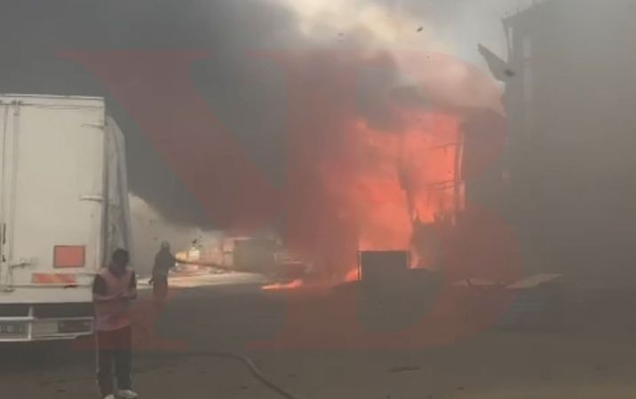 Boya fabrikası alev alev yanıyor