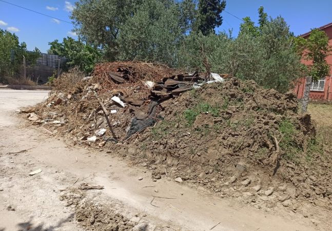 Vatandaştan belediyeye atık sitemi