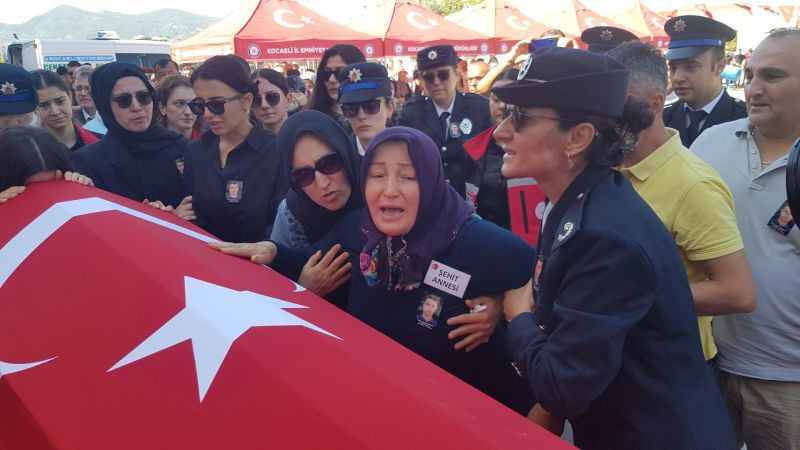 Şehit polis memuru son yolculuğuna uğurlandı