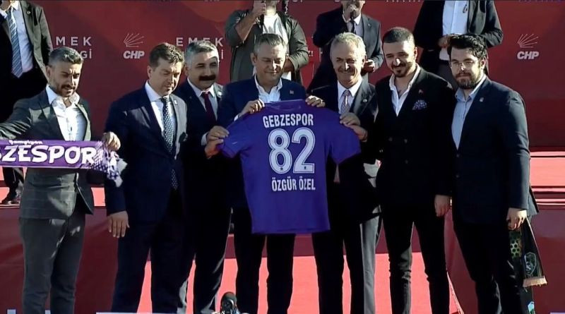 Özel’e hem Gebzespor hem Kocaelispor forması