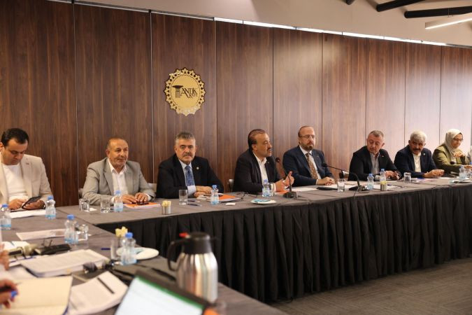 AKP tam kadro elektrik için toplandı