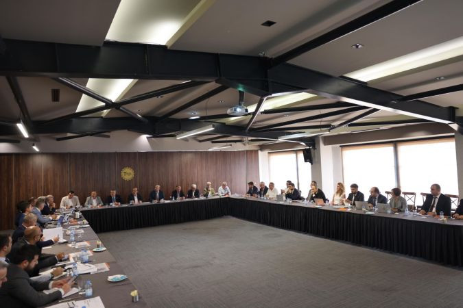 AKP tam kadro elektrik için toplandı