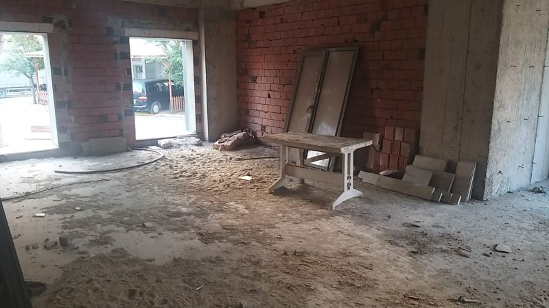 Camiye bir pencere takamadılar!