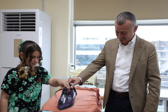 Büyükakın, KO-MEK Ev Becerileri Atölyesi'ni ziyaret etti