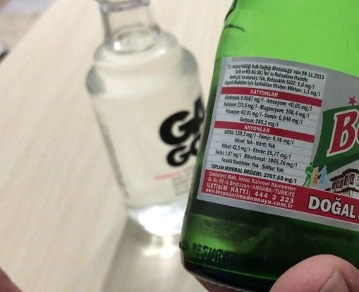 Yüzünüzü saf maden suyuyla yıkamalısınız! Bakın maden suyu cilde ne yapıyor