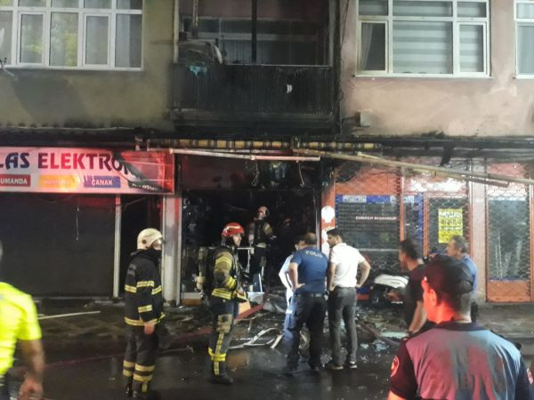 İzmit'te yangın paniği İş yeri alev alev yandı