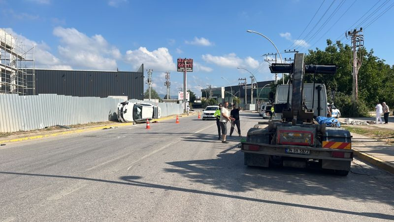 Otomobil vince çarparak takla attı..Burnu bile kanamadı