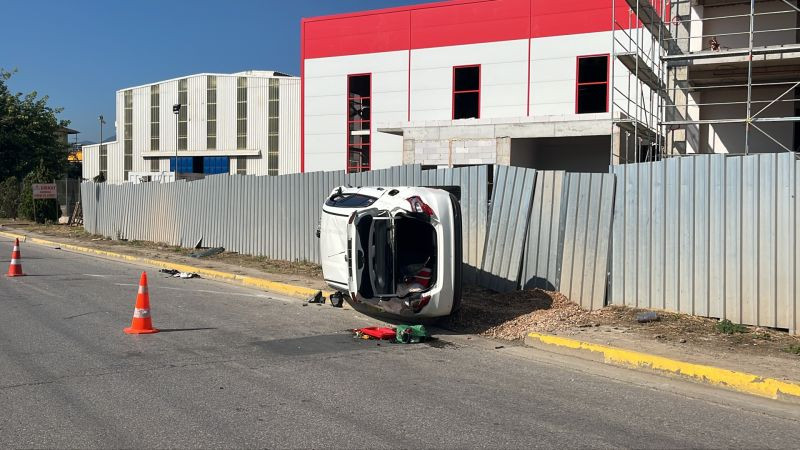 Otomobil vince çarparak takla attı..Burnu bile kanamadı