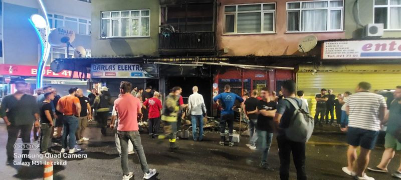 İzmit'te yangın paniği İş yeri alev alev yandı