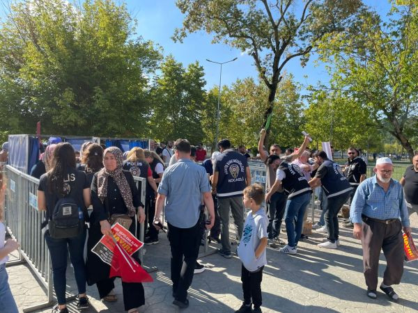 Kültür merkezine girişi kapattılar..Kandıra’da ÇED öncesi eylem!