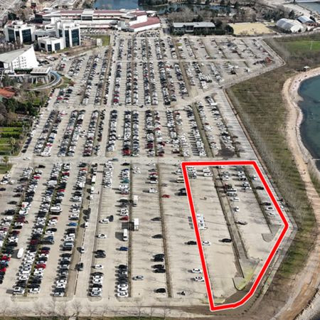 Karavanlar geçici olarak burada park ediyor