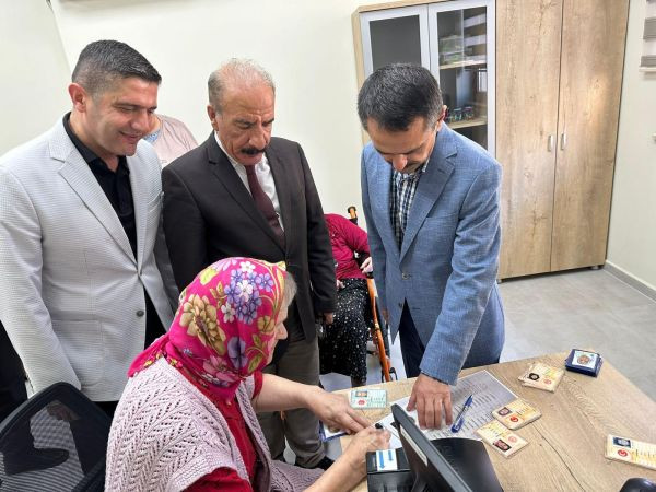 Huzurevi sakinlerine yeni kimlik kartları