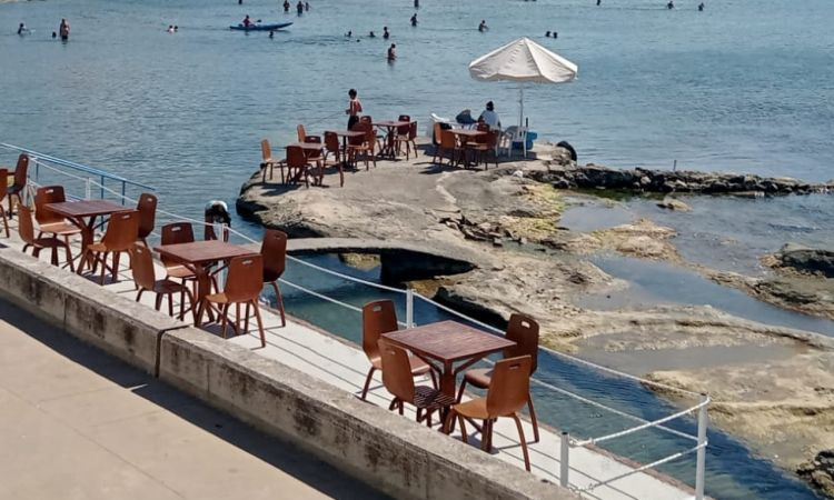 Bu nasıl denetimsizlik? Kocaeli’de denizin ortasını kafeye kattılar!