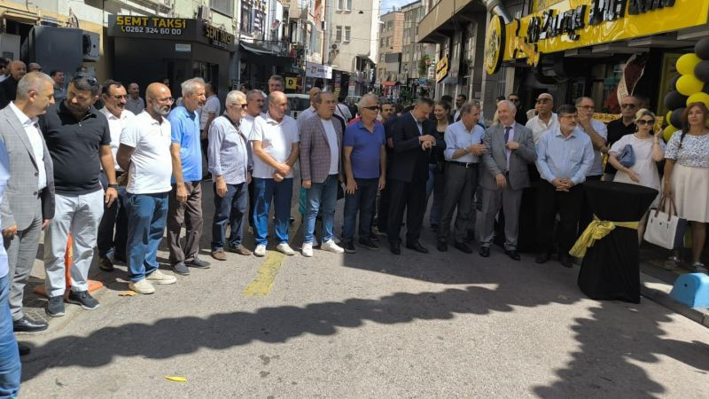 İzmitlilerin yeni dürümcüsü yoğun katılımla açıldı