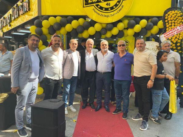 İzmitlilerin yeni dürümcüsü yoğun katılımla açıldı