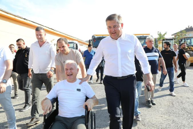 Yıldızlı, iş makinelerini CHP’li belediyeye verdi!