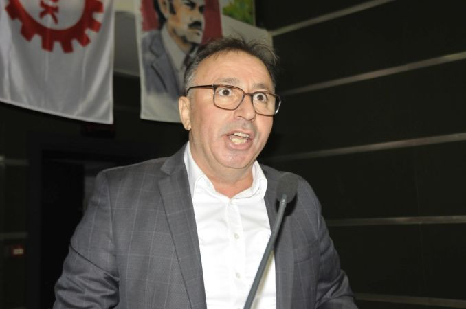 DİSK'li işçiler alana iniyor