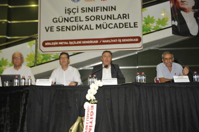 DİSK'li işçiler alana iniyor