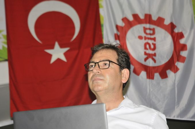 DİSK'li işçiler alana iniyor