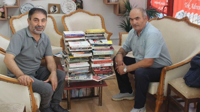 Emekli komutandan şehit kütüphanesine destek