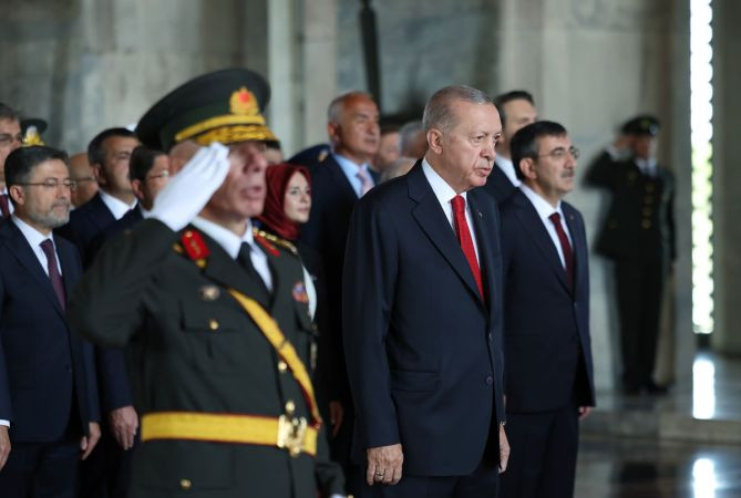 Erdoğan, Anıtkabir’i ziyaret etti