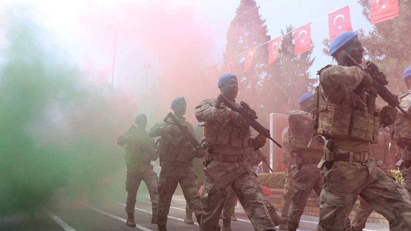 Kocaeli, Sakarya ve Düzce'de geçit törenleri göğüs kabarttı