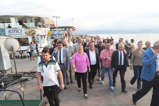 CHP İzmit’te iki parça: Ayrı ayrı balık ekmek dağıttılar!