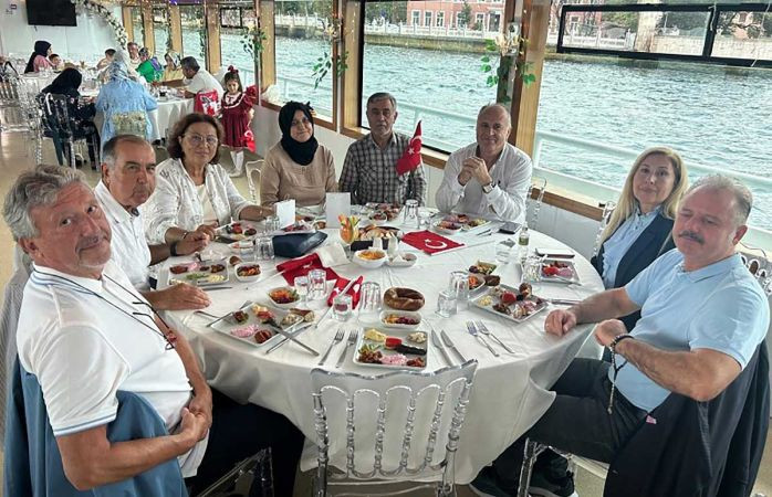 Akça Kocalılar, yat ile Boğaz’ı turladı